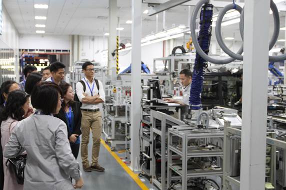 见伟巴斯特的极致天窗工艺冰球突破豪华版a