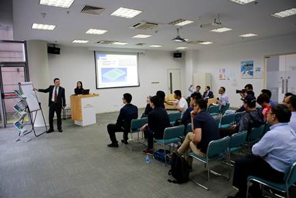 见伟巴斯特的极致天窗工艺冰球突破豪华版app遇(图14)