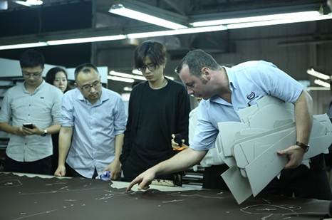 见伟巴斯特的极致天窗工艺冰球突破豪华版app遇(图20)